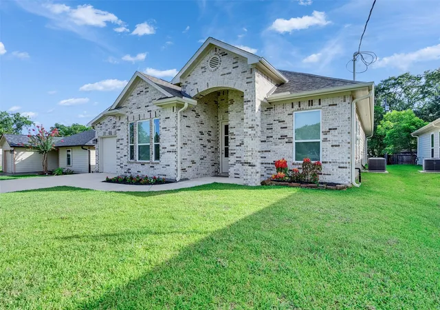 1st image of 4106 Hill Ave, Dickinson, TX 77539 | MLS# 22319493