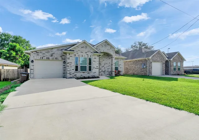 2nd image of 4106 Hill Ave, Dickinson, TX 77539 | MLS# 22319493