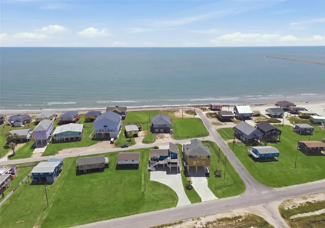 Photo 3 of Single family home for sale at 1014 Seashell Dr, Freeport, TX 77541 | MLS# 22078105 | Listing updated on 2026-08-29