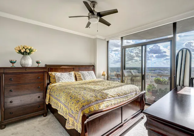 Photo 3 of Condo for sale at 15 Greenway Plz #17B, Houston, TX 77046 | MLS# 70667799 | Listing updated on 2026-09-08