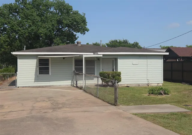 1st image of 122 S Willow St, Texas City, TX 77591 | MLS# 14272777