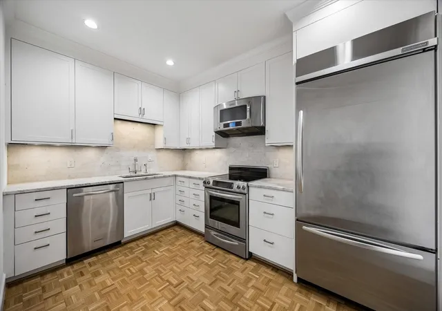 4th image of 3711 San Felipe St #10C, Houston, TX 77027 | MLS# 76597177