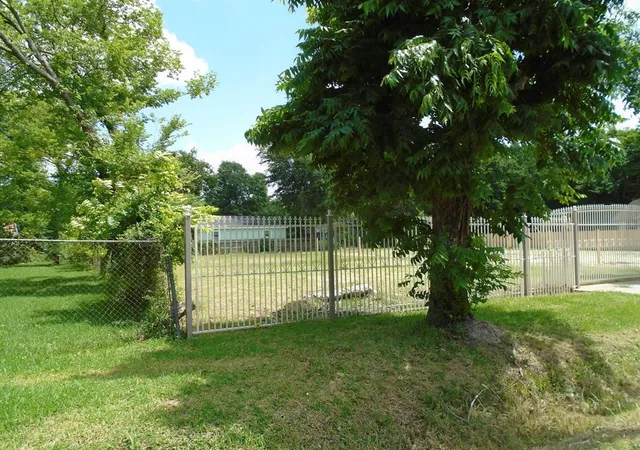 Photo 2 of Sale Pending at 3911 Dorchester St, Houston, TX 77016 | MLS# 8396070 | Listing updated on 2020-10-04