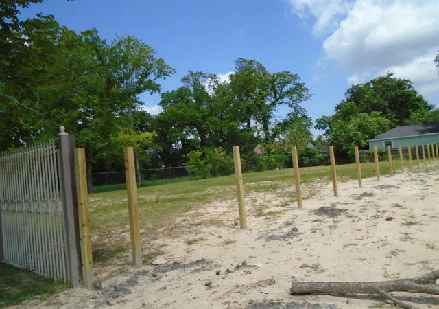 Photo 3 of Sale Pending at 3911 Dorchester St, Houston, TX 77016 | MLS# 8396070 | Listing updated on 2020-10-04