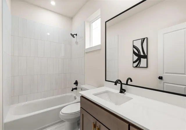 Photo 4 of Single family home for sale at 2125 Hoskins Dr #A, Houston, TX 77080 | MLS# 49905865 | Listing updated on 2026-10-08