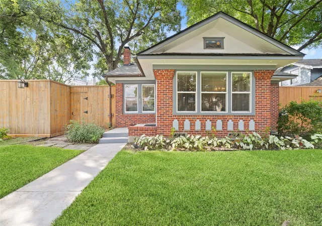 3rd image of 1613 California St, Houston, TX 77006 | MLS# 12945629