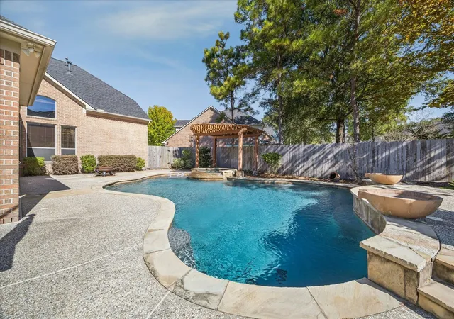 Photo 2 of Single family home for sale at 6014 Shady Alcove Ct, Kingwood, TX 77345 | MLS# 89123497 | Listing updated on 2026-09-14