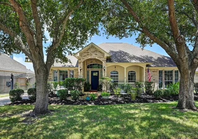 Photo 1 of Single family home for sale at 933 Mystic Village Ln, Seabrook, TX 77586 | MLS# 45972688 | Listing updated on 2026-09-17