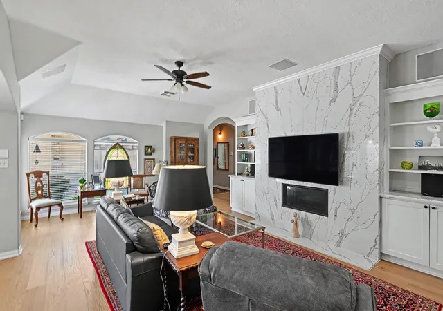 Photo 4 of Single family home for sale at 933 Mystic Village Ln, Seabrook, TX 77586 | MLS# 45972688 | Listing updated on 2026-09-20