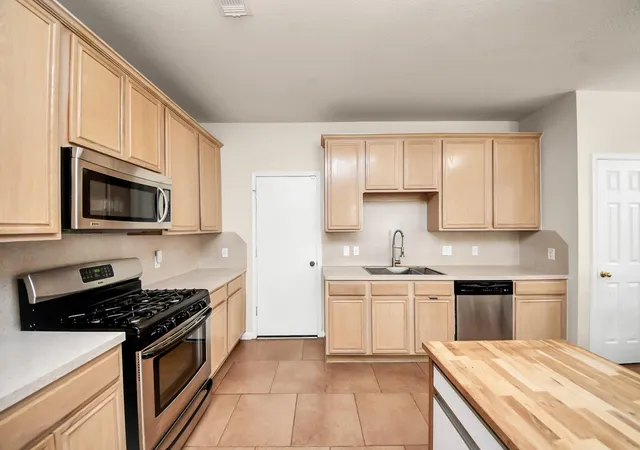 Photo 2 of Single family home for sale at 21546 Oak Park Trails Dr, Katy, TX 77450 | MLS# 79292713 | Listing updated on 2026-09-12