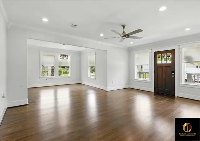 Photo 3 of Single family home for sale at 522 Caplin St, Houston, TX 77022 | MLS# 15924056 | Listing updated on 2026-09-28