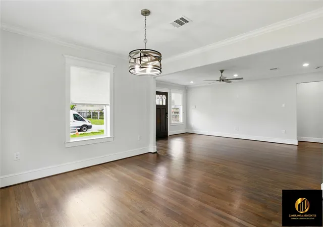 Photo 4 of Single family home for sale at 522 Caplin St, Houston, TX 77022 | MLS# 15924056 | Listing updated on 2026-09-28