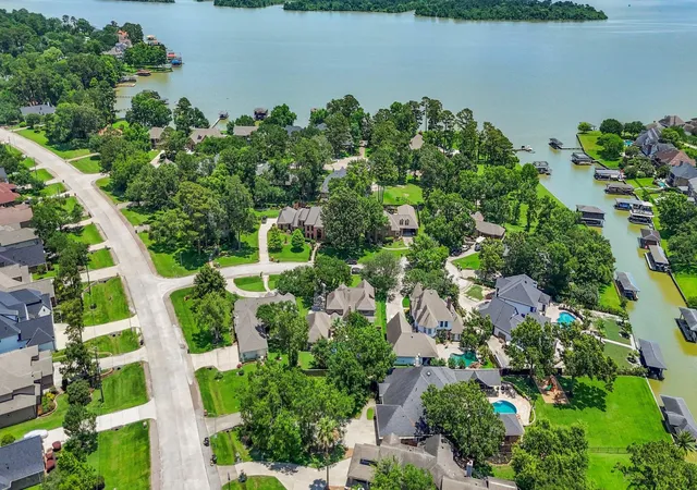 Photo 2 of Sale Pending at 7810 Magnolia Cvs Ct, Humble, TX 77346 | MLS# 13477358 | Listing updated on 2026-09-11