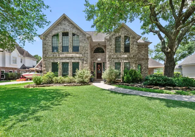 Photo 3 of Sale Pending at 7810 Magnolia Cvs Ct, Humble, TX 77346 | MLS# 13477358 | Listing updated on 2026-09-11