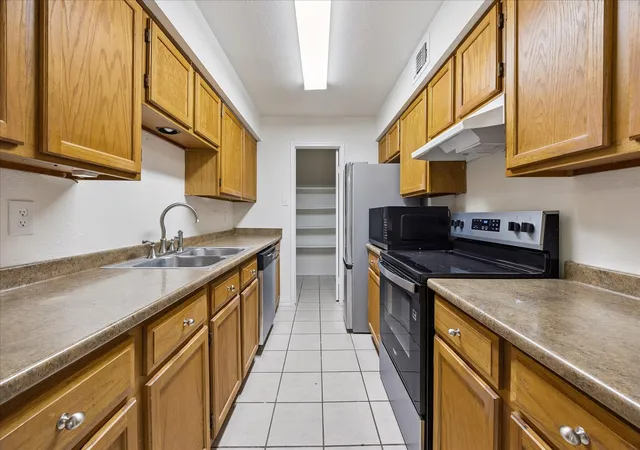 Photo 3 of Sale Pending at 6500 Sands Point Dr #407, Houston, TX 77074 | MLS# 31206916 | Listing updated on 2026-09-13