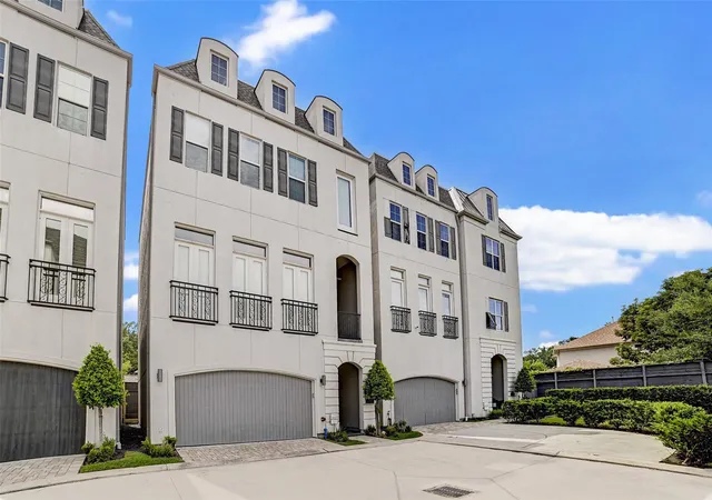 3rd image of 1010 Savannah Cedar Ln, Houston, TX 77043 | MLS# 67103607