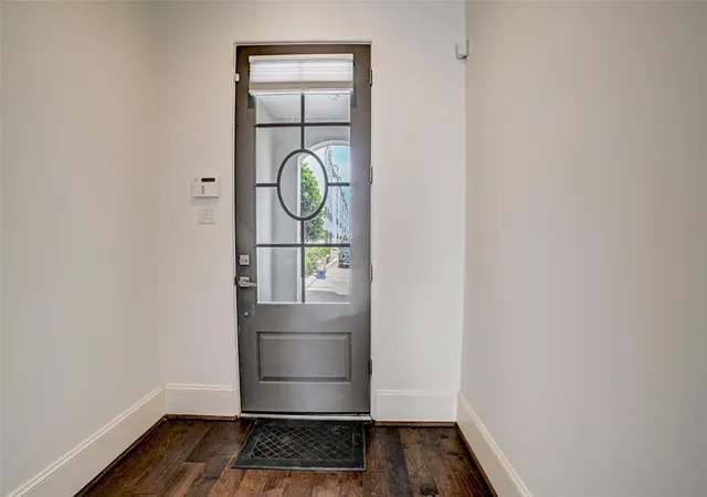 4th image of 1010 Savannah Cedar Ln, Houston, TX 77043 | MLS# 67103607
