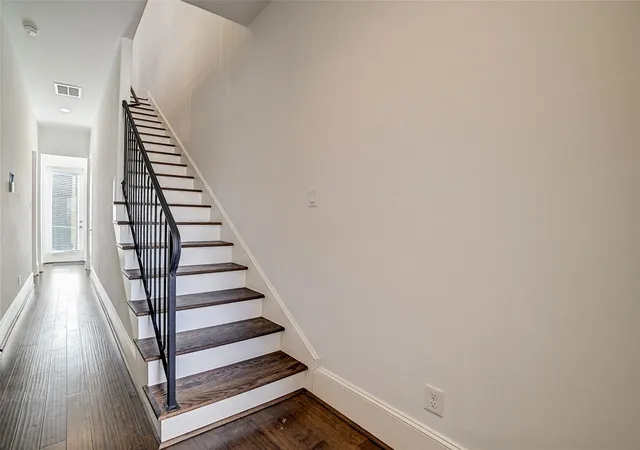 5th image of 1010 Savannah Cedar Ln, Houston, TX 77043 | MLS# 67103607