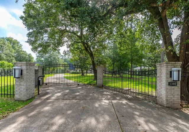 2nd image of 1380 Thomas Rd, Beaumont, TX 77706 | MLS# 57813541