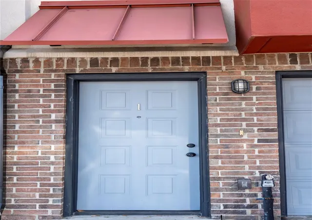 2nd image of 310 S Jensen Dr #1, Houston, TX 77003 | MLS# 93641927