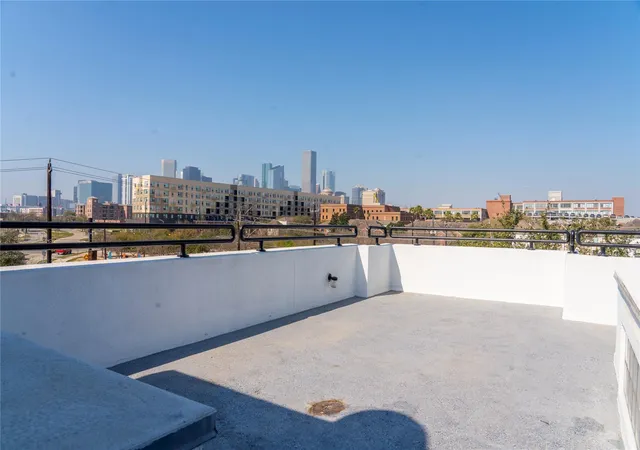 4th image of 310 S Jensen Dr #1, Houston, TX 77003 | MLS# 93641927