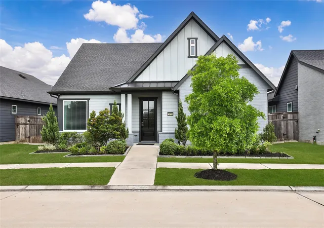 Photo 1 of Sale Pending at 28738 Shoalhaven Ct, Fulshear, TX 77441 | MLS# 21129945 | Listing updated on 2026-09-10