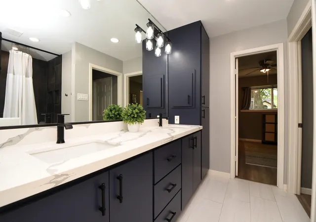 Photo 3 of Sale Pending at 2554 Kevin Ln, Houston, TX 77043 | MLS# 61976420 | Listing updated on 2026-09-11