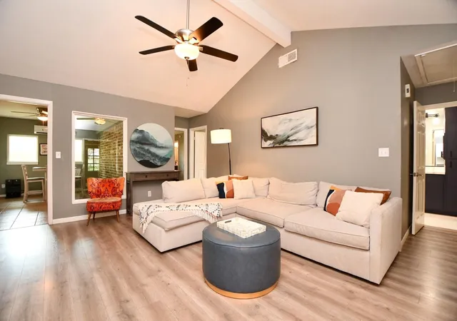 Photo 4 of Sale Pending at 2554 Kevin Ln, Houston, TX 77043 | MLS# 61976420 | Listing updated on 2026-09-11