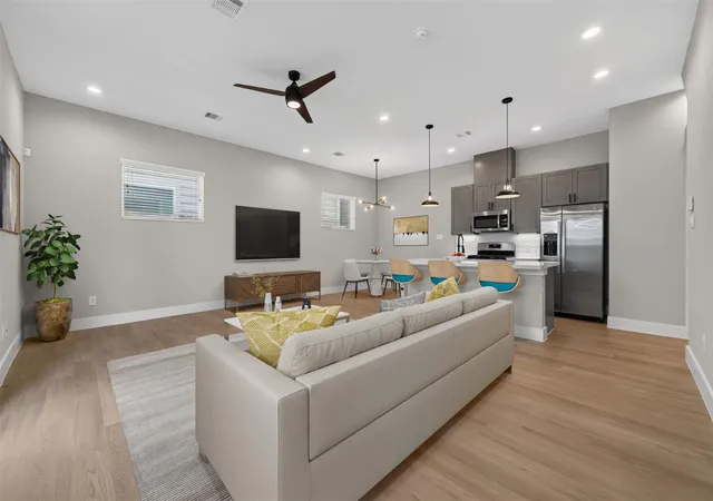 3rd image of 1205 W Tidwell Rd, Houston, TX 77091 | MLS# 64155671