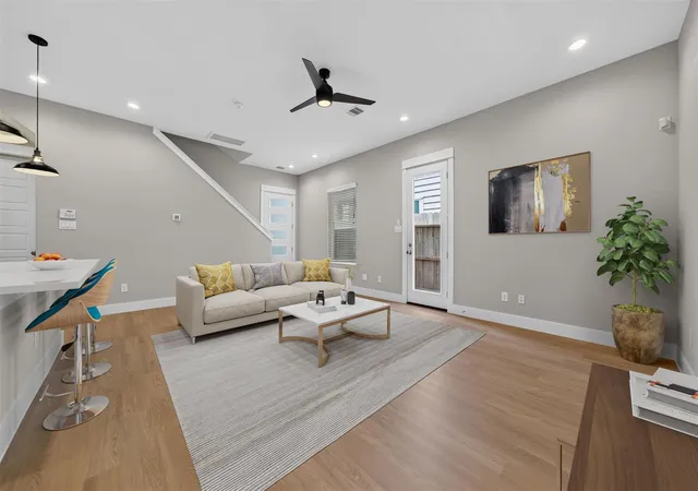 5th image of 1205 W Tidwell Rd, Houston, TX 77091 | MLS# 64155671