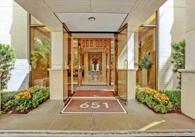 2nd image of 651 Bering Dr #1902, Houston, TX 77057 | MLS# 28551752