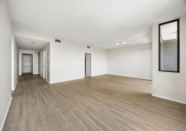 5th image of 651 Bering Dr #1902, Houston, TX 77057 | MLS# 28551752