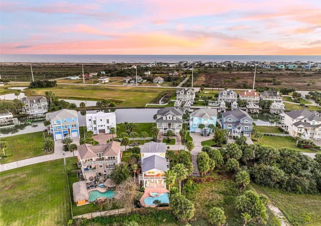 5th image of 13414 Binnacle Wy, Galveston, TX 77554 | MLS# 35334675