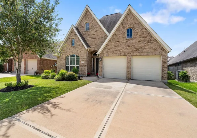 Photo 1 of Single family home for sale at 13814 Tidewater Crest Ln, Pearland, TX 77584 | MLS# 57328862 | Listing updated on 2026-09-07
