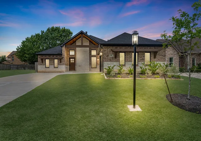 Photo 2 of Sale Pending at 106 Wyndemere Dr, Montgomery, TX 77356 | MLS# 90890941 | Listing updated on 2026-07-28