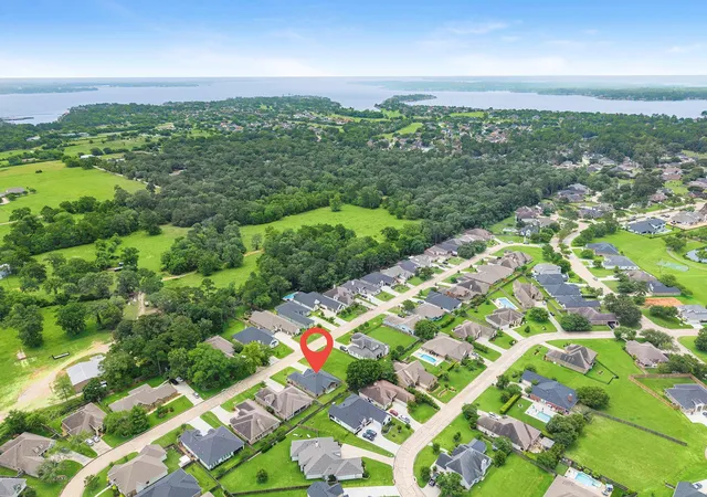 Photo 3 of Sale Pending at 106 Wyndemere Dr, Montgomery, TX 77356 | MLS# 90890941 | Listing updated on 2026-07-28