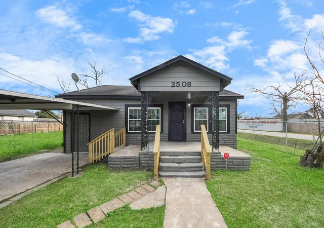 3rd image of 2508 Melbourne St, Houston, TX 77026 | MLS# 24923495