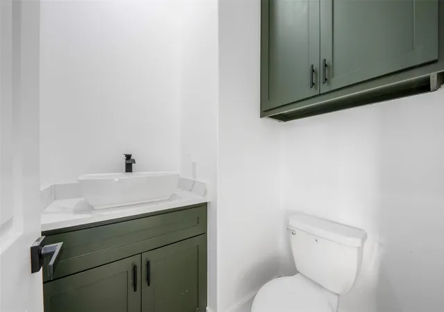 4th image of 1310 Duff Ln, Houston, TX 77022 | MLS# 81342510