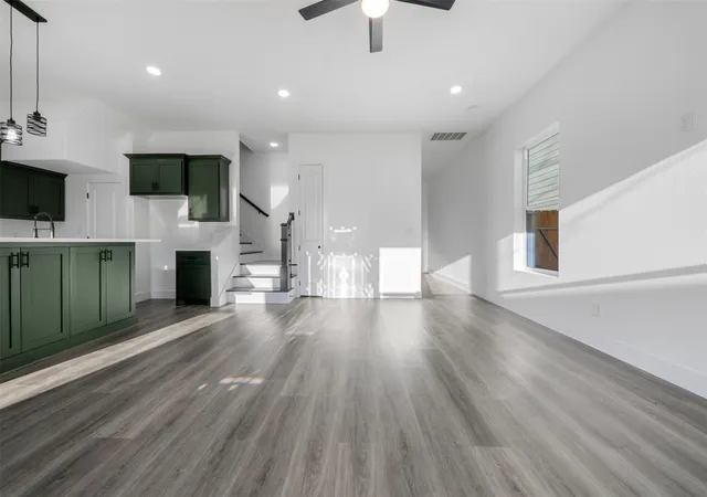 5th image of 1310 Duff Ln, Houston, TX 77022 | MLS# 81342510