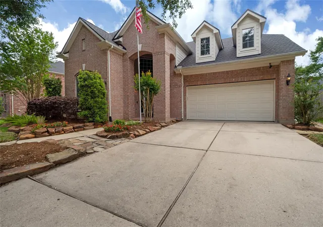 Photo 3 of Sale Pending at 2311 Chasebrook Trl W, Kingwood, TX 77345 | MLS# 44780850 | Listing updated on 2026-09-11