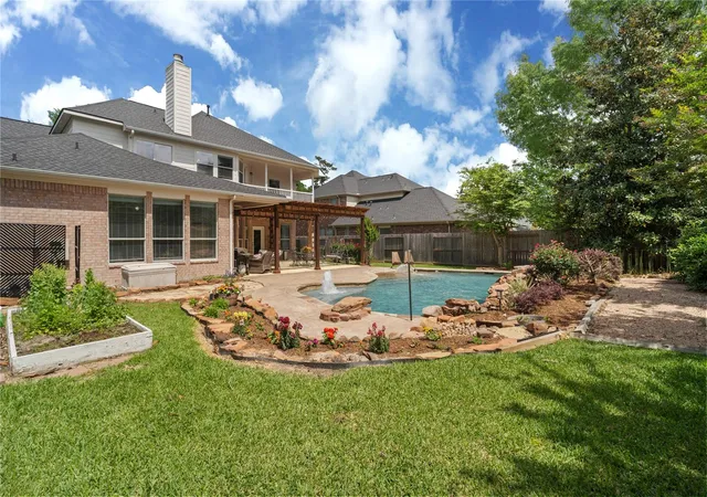 Photo 4 of Sale Pending at 2311 Chasebrook Trl W, Kingwood, TX 77345 | MLS# 44780850 | Listing updated on 2026-09-20