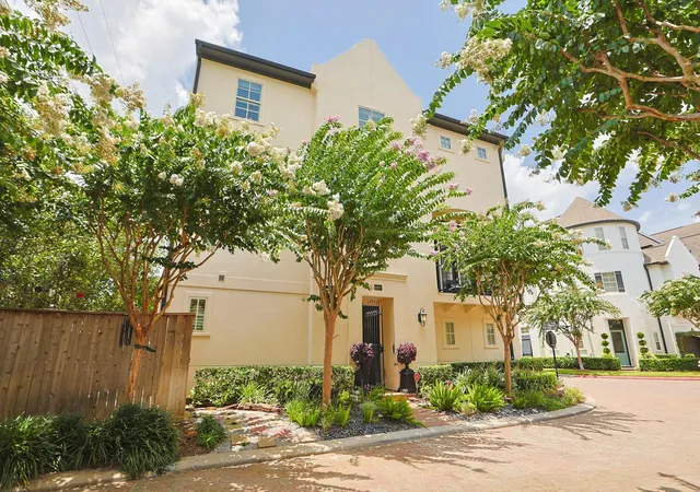 Photo 2 of Single family home for sale at 10901 Upland Park, Houston, TX 77043 | MLS# 71895947 | Listing updated on 2026-08-16