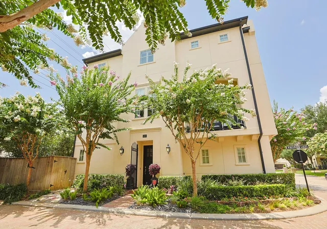 Photo 3 of Single family home for sale at 10901 Upland Park, Houston, TX 77043 | MLS# 71895947 | Listing updated on 2026-08-16