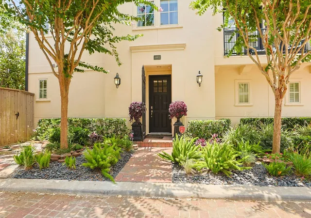 Photo 3 of Single family home for sale at 10901 Upland Park, Houston, TX 77043 | MLS# 71895947 | Listing updated on 2026-08-16