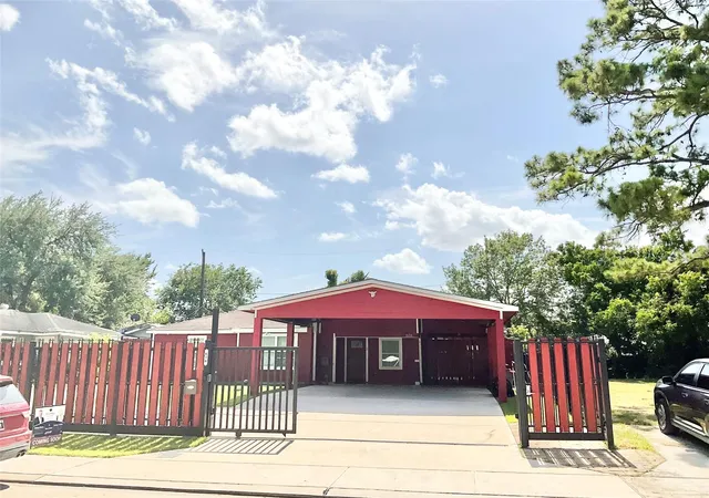 3rd image of 616 Kansas St, Pasadena, TX 77506 | MLS# 28461199