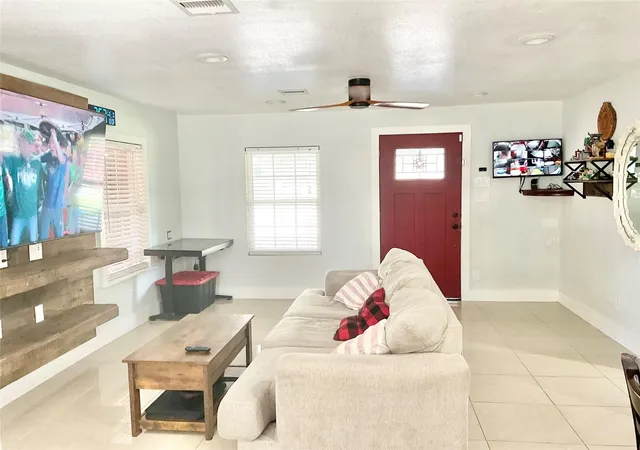 5th image of 616 Kansas St, Pasadena, TX 77506 | MLS# 28461199