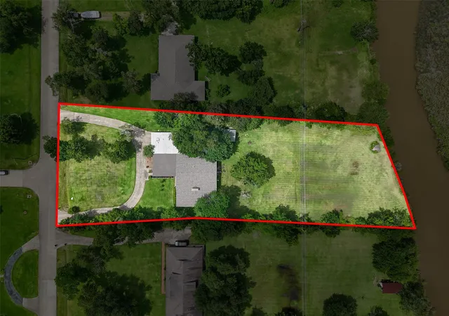 48th image of 182 N Burnett Dr, Baytown, TX 77520 | MLS# 34882372