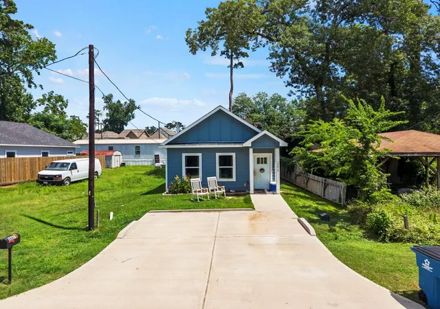 Photo 2 of Sale Pending at 16678 E Lynbrook, Montgomery, TX 77316 | MLS# 86162473 | Listing updated on 2026-09-05