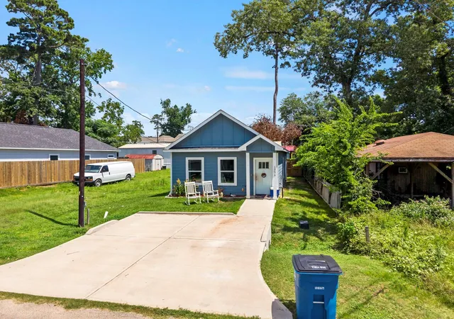 Photo 2 of Sale Pending at 16678 E Lynbrook, Montgomery, TX 77316 | MLS# 86162473 | Listing updated on 2026-09-05