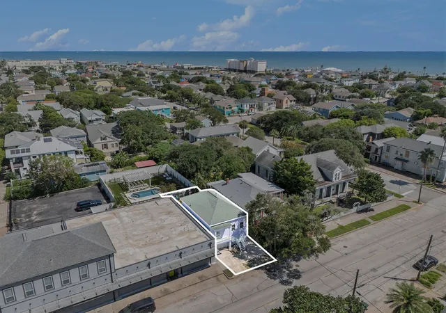 Listing Photo 4 - Condo for sale in building located at 1512 Moody Ave, Galveston, TX 77550